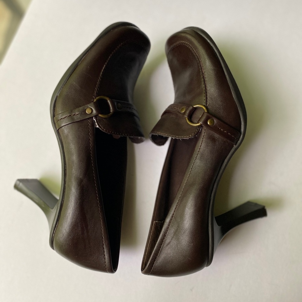Maripe’ Women’s Brown slip-on leather slip one dress shoes -strap over toe. | 6